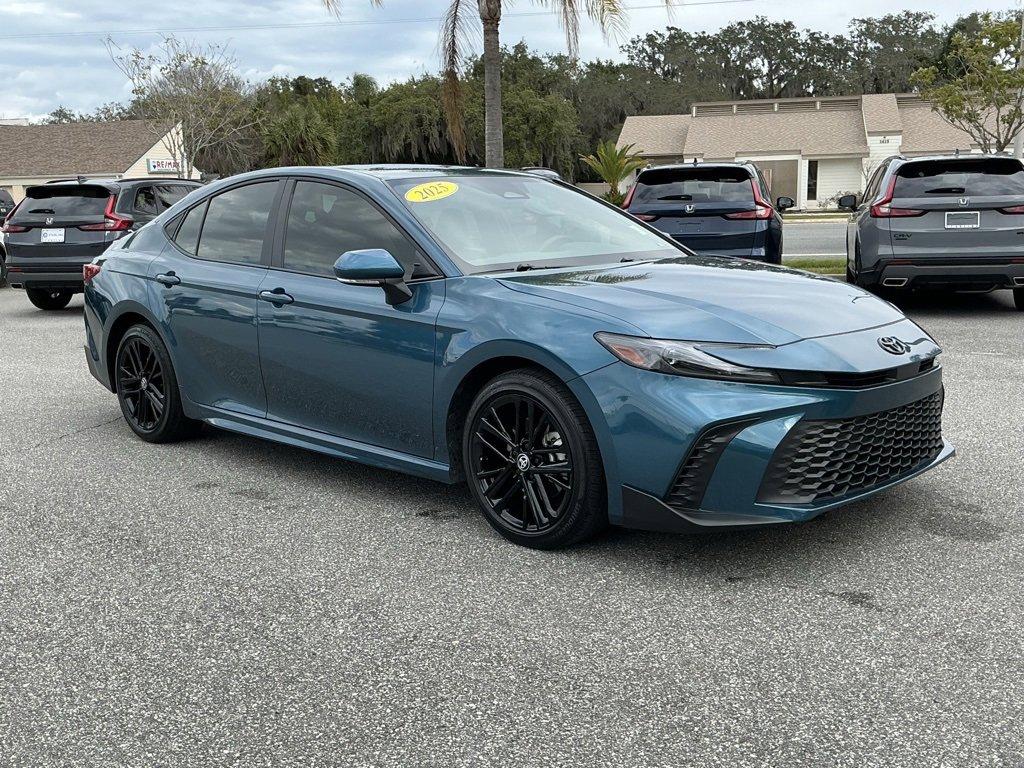 Used 2025 Toyota Camry SE image 13