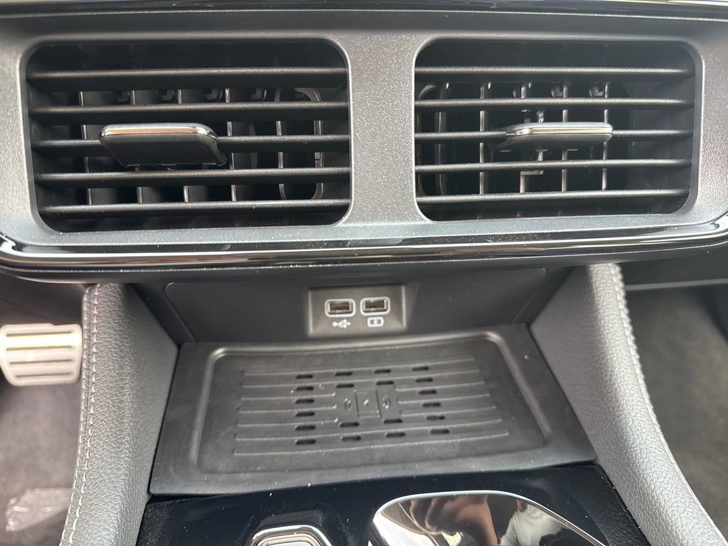 New 2025 VinFast VF 8 Eco AWD/4WD image 24