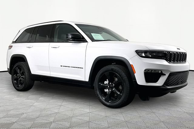 Used 2023 Jeep Grand Cherokee Limited w/ Black Appearance Package AWD/4WD image 3