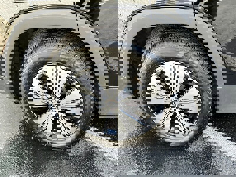 Used 2023 Mercedes-Benz EQB 300 4MATIC image 11