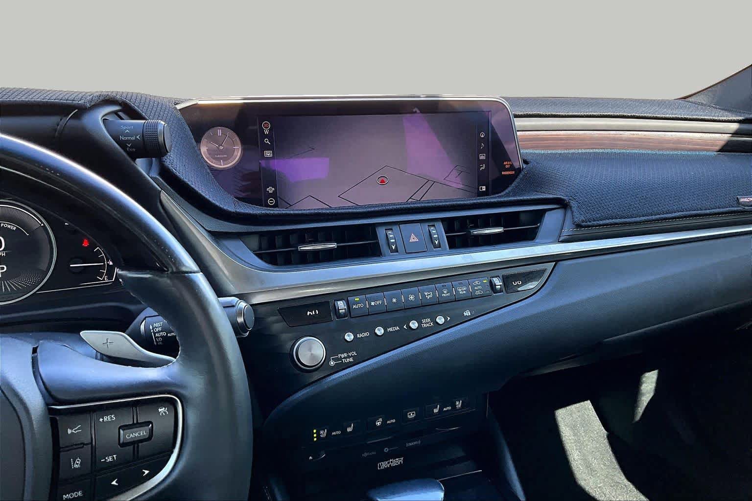 Used 2021 Lexus ES 300h Ultra Luxury w/ Accessory Package 2 FWD image 7