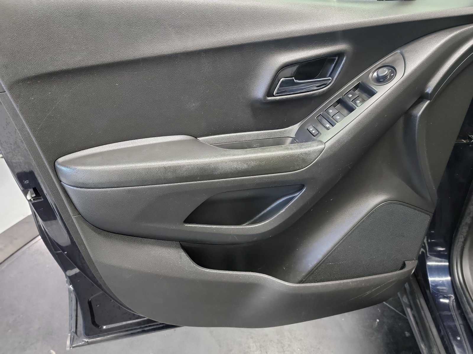 Used 2021 Chevrolet Trax LS w/ Tint and Cruise Package FWD image 13