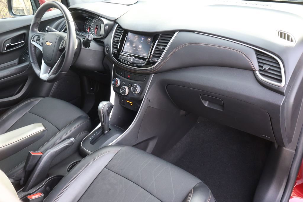 Used 2022 Chevrolet Trax LT w/ LT Convenience Package image 37