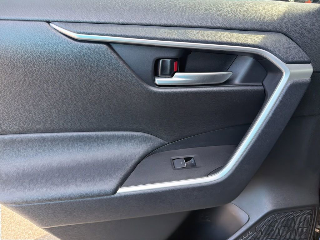 Used 2025 Toyota RAV4 XLE image 21