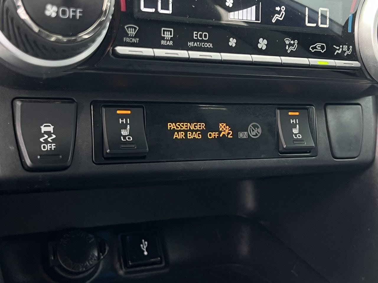 Used 2022 Toyota RAV4 XSE AWD/4WD image 18