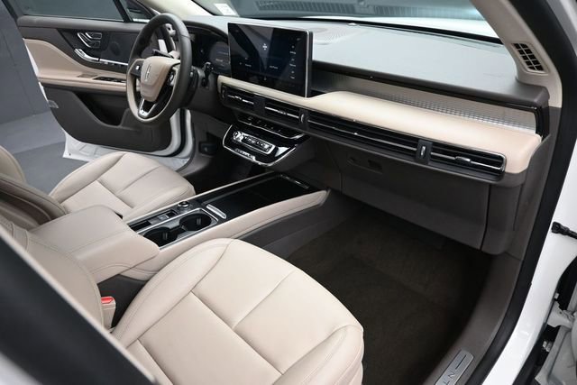 Used 2023 Lincoln Corsair AWD image 26