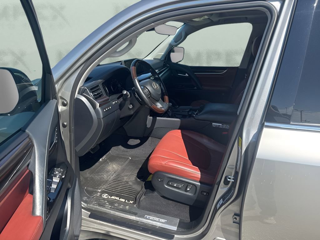 Used 2020 Lexus LX 570 4WD w/ Luxury Package image 9