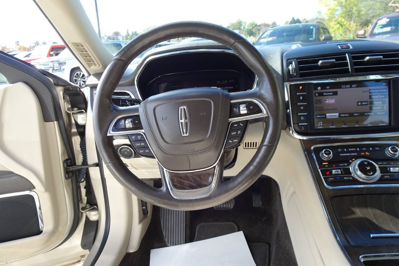 Used 2017 Lincoln Continental Select AWD/4WD image 18