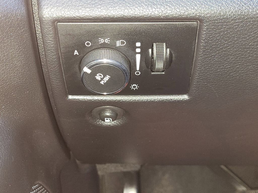 Used 2012 Jeep Grand Cherokee Laredo image 28