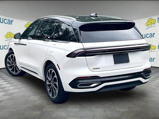 Used 2025 Lincoln Nautilus Reserve AWD/4WD image 2