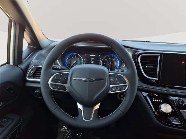 New 2026 Chrysler Pacifica Select image 13