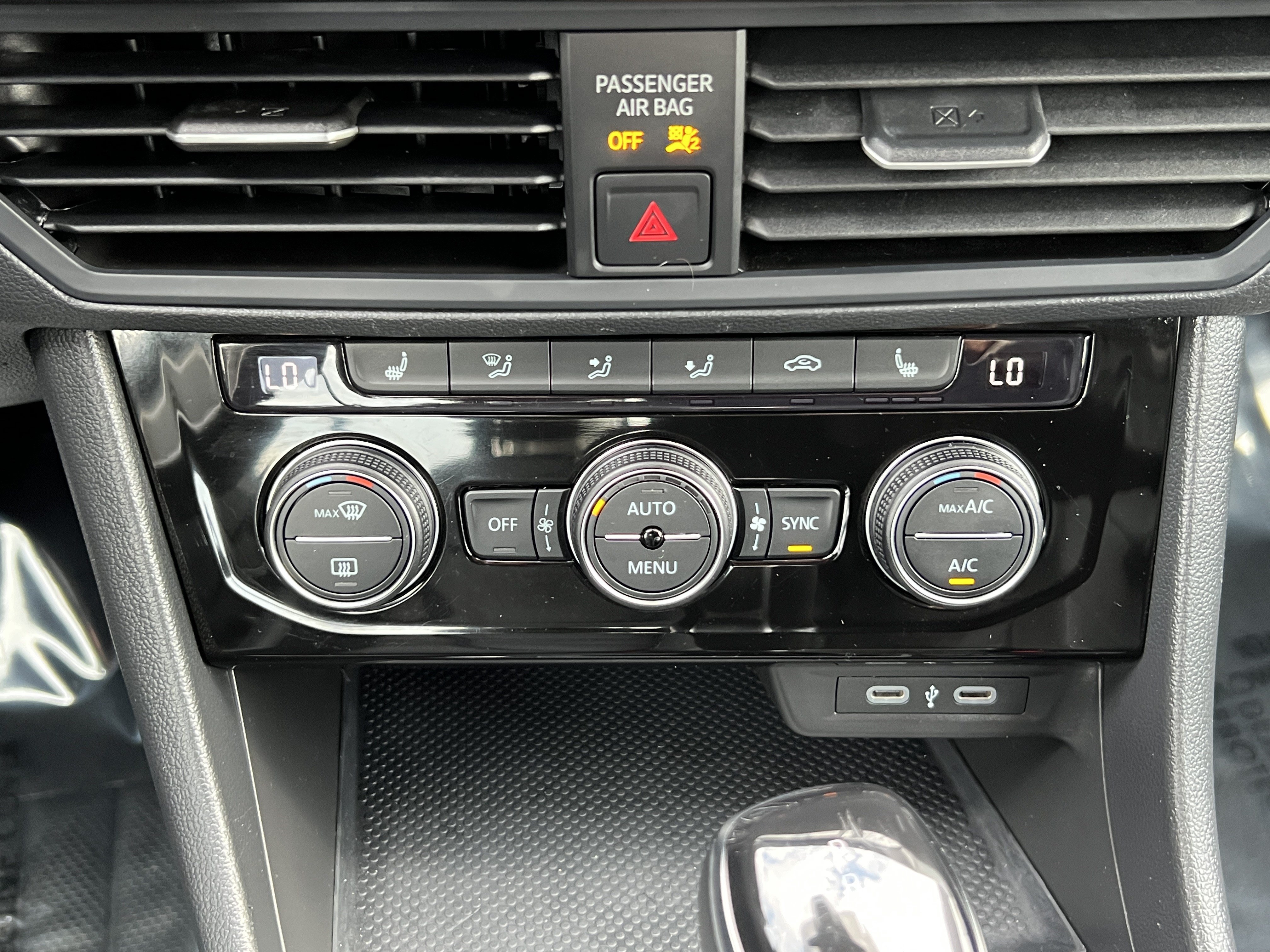 Used 2024 Volkswagen Jetta SE FWD image 27