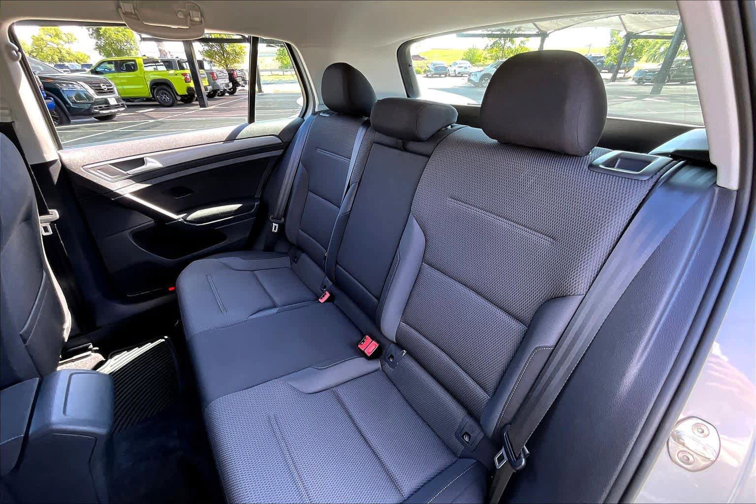 Used 2019 Volkswagen Golf S image 21