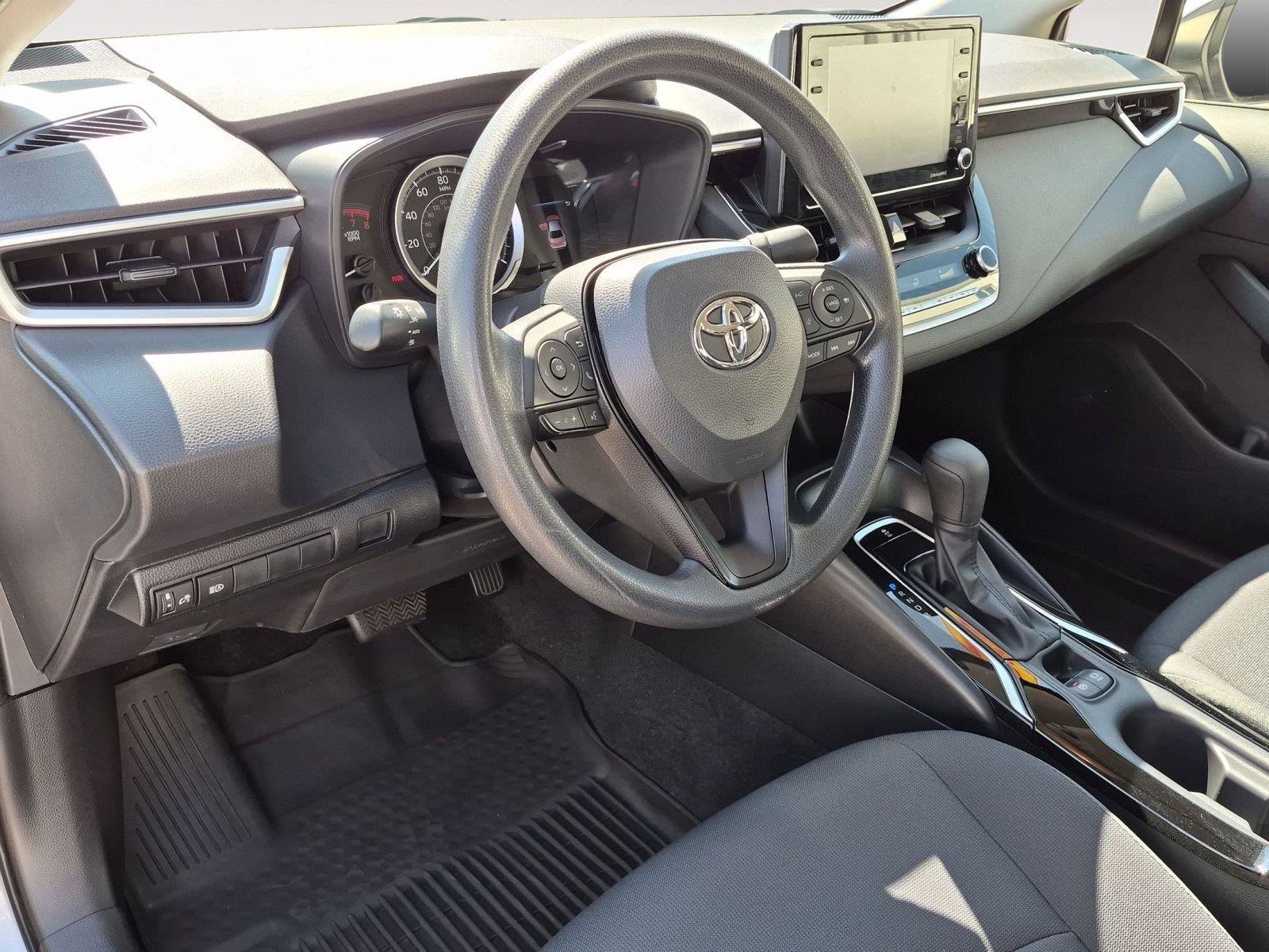 Used 2022 Toyota Corolla LE FWD image 29