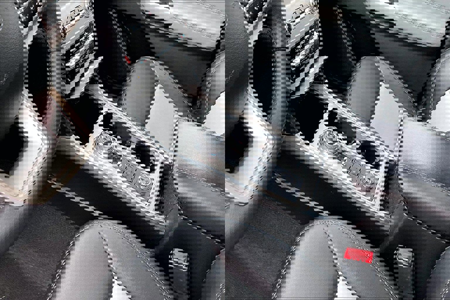 Used 2022 Ford Explorer XLT w/ Equipment Group 202A image 15