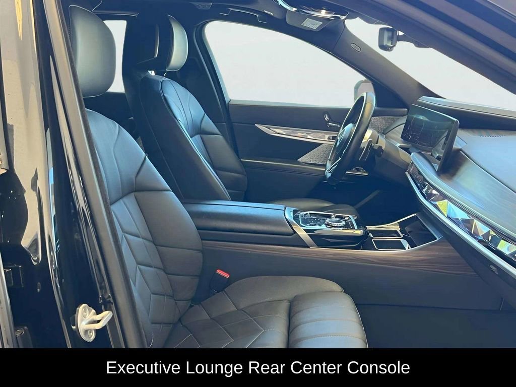 Used 2023 BMW 760i xDrive image 16