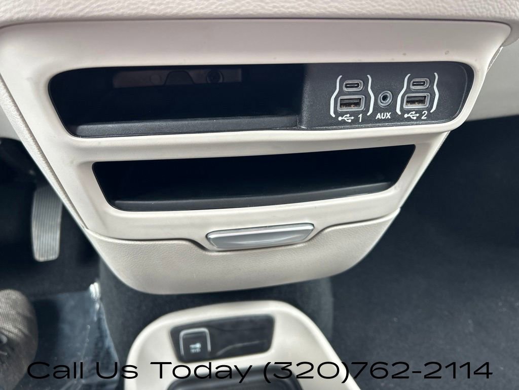 Used 2024 Chrysler Pacifica Touring-L FWD image 23