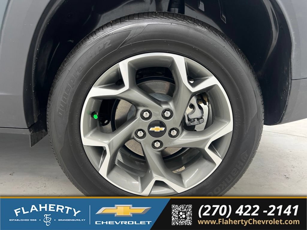 Used 2025 Chevrolet Trax LT FWD image 19