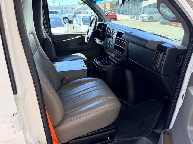 Used 2015 Chevrolet Express 2500 image 15