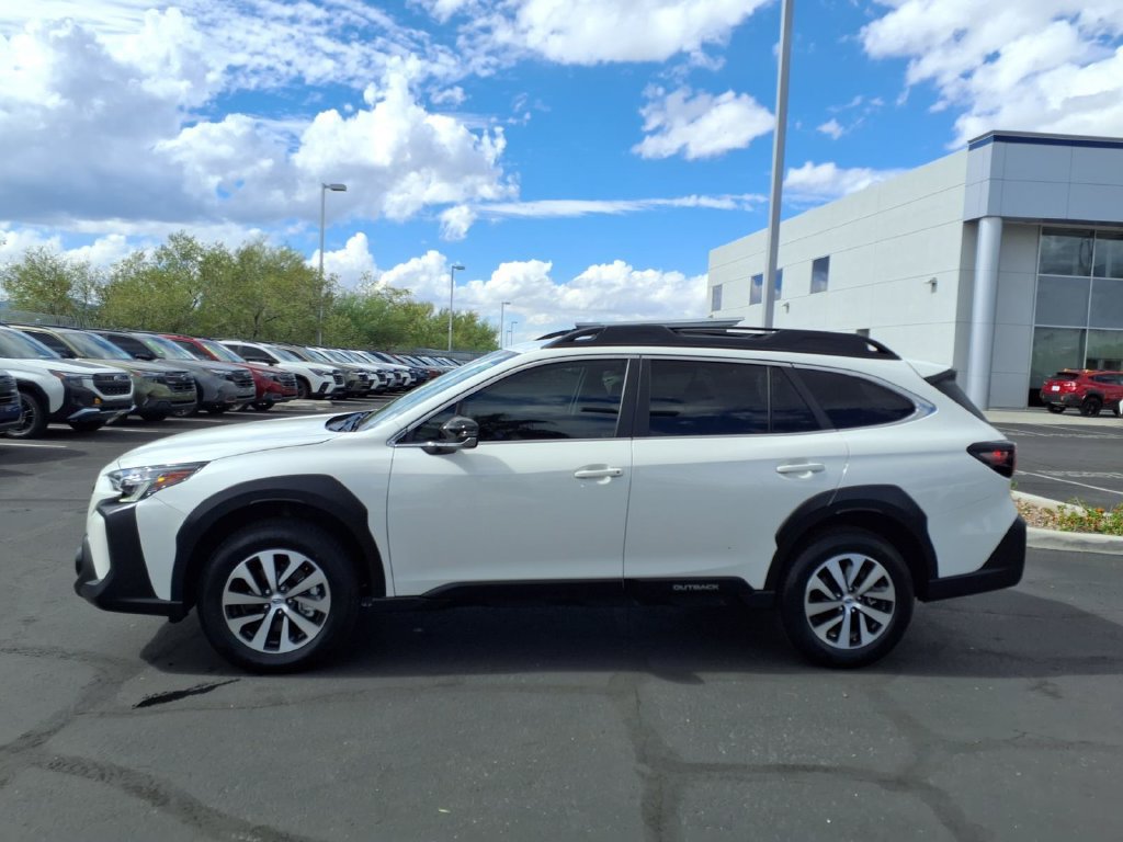 Used 2025 Subaru Outback Premium AWD/4WD image 13