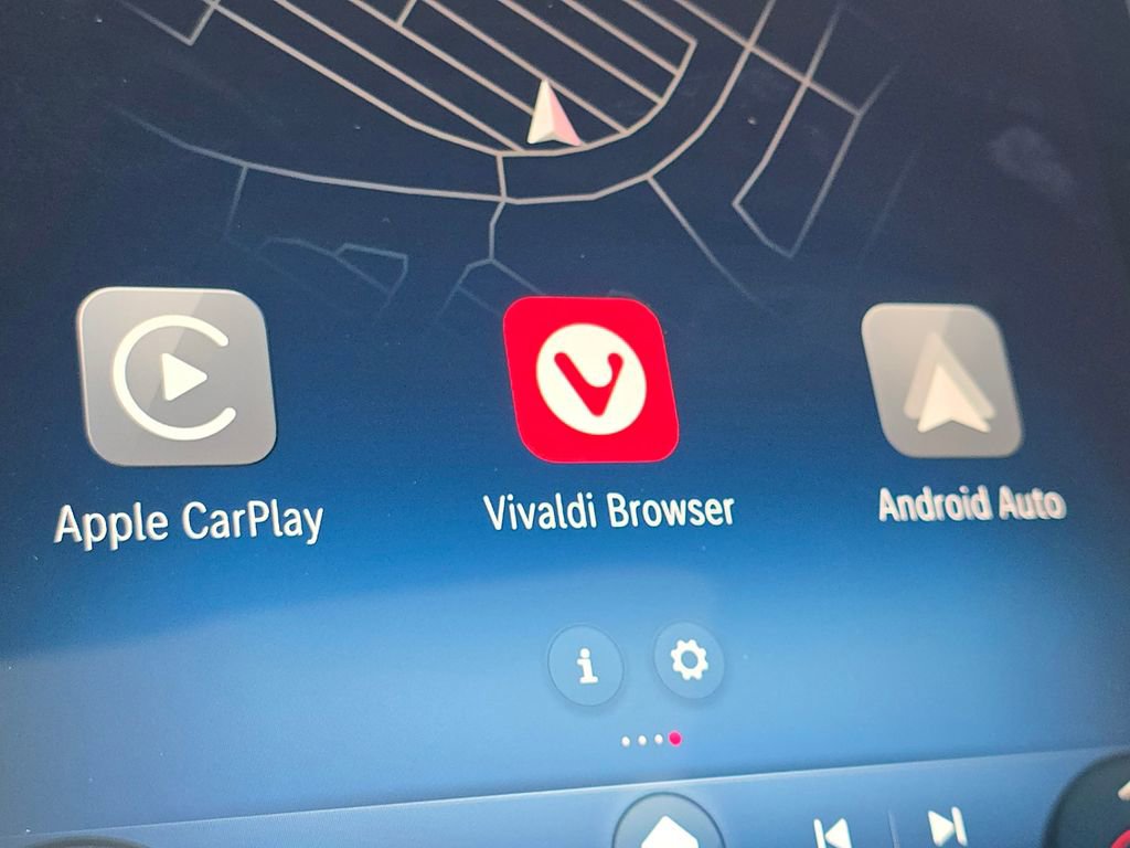 Certified 2026 Mercedes-Benz GLC 300 4MATIC image 5