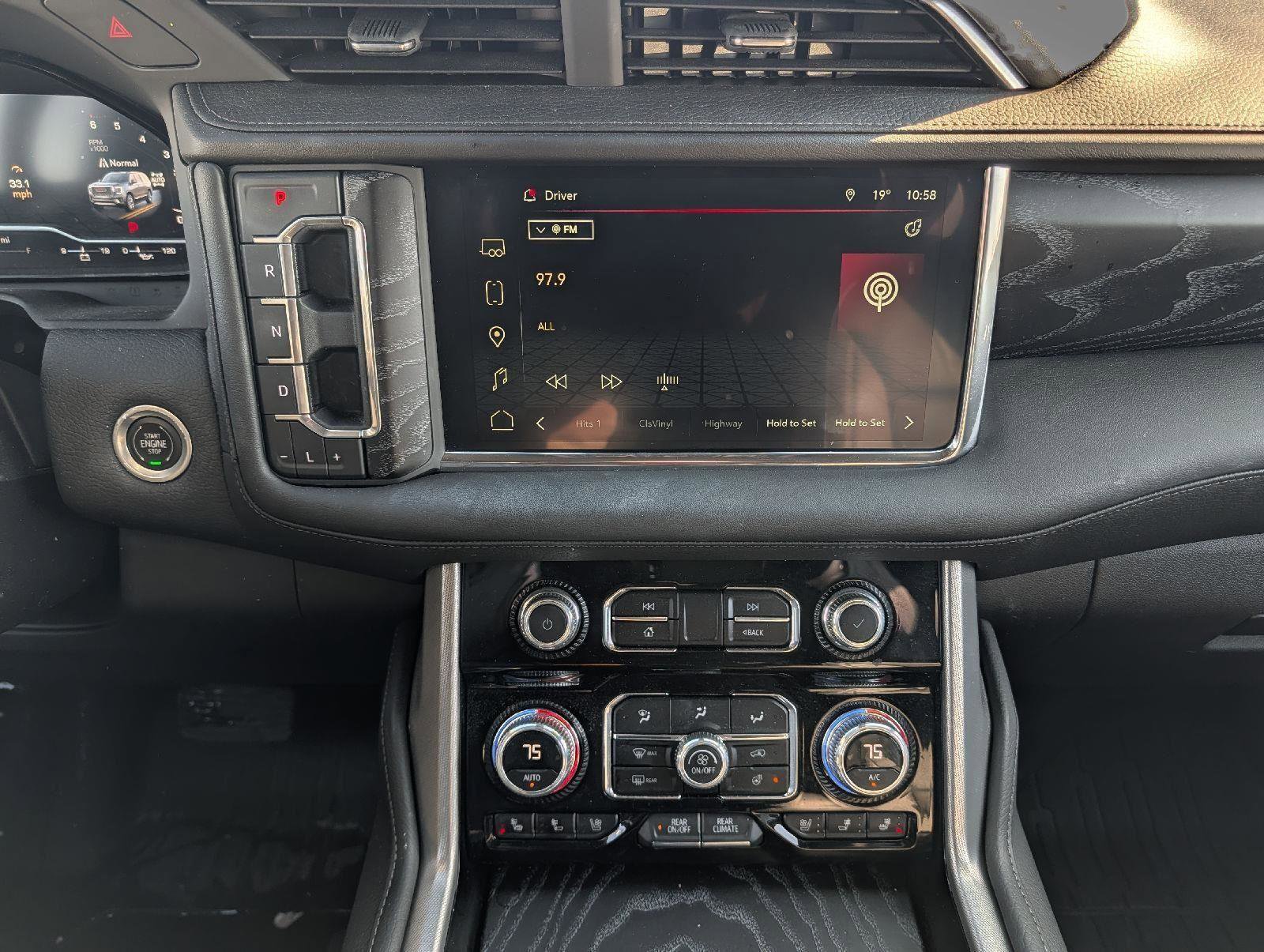 Used 2023 GMC Yukon XL Denali w/ Advanced Technology Package image 16