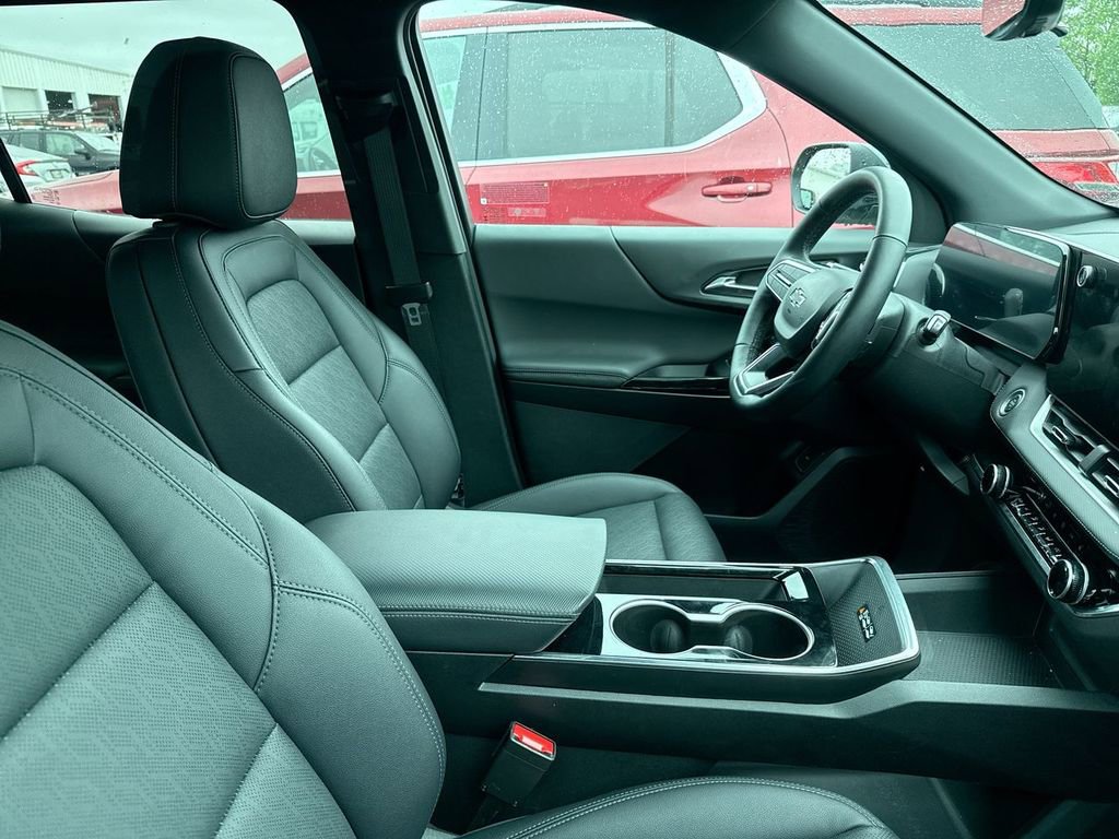 Used 2025 Chevrolet Equinox LT w/ Convenience Package II FWD image 10