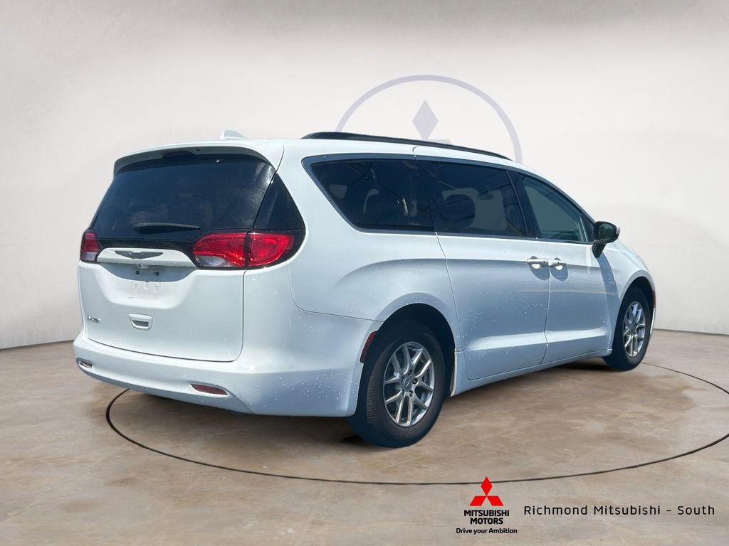 Used 2020 Chrysler Voyager Lxi FWD image 3