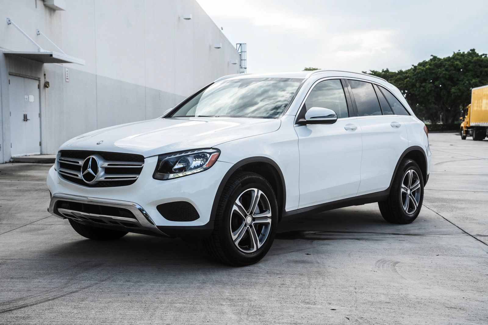Used 2016 Mercedes-Benz GLC 300 4MATIC image 2