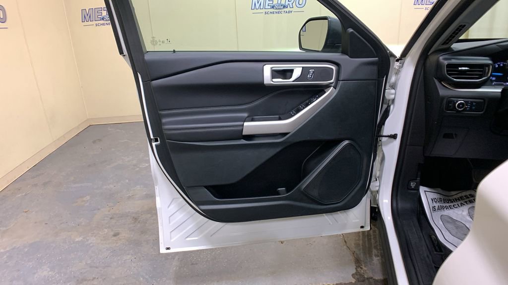 Used 2023 Ford Explorer XLT w/ Equipment Group 202A image 28