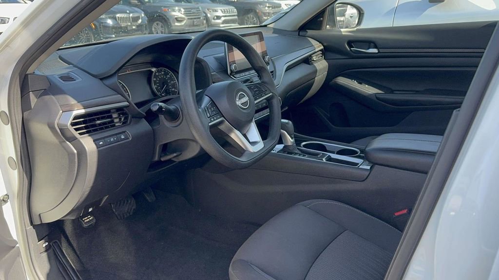Used 2024 Nissan Altima 2.5 SV image 15