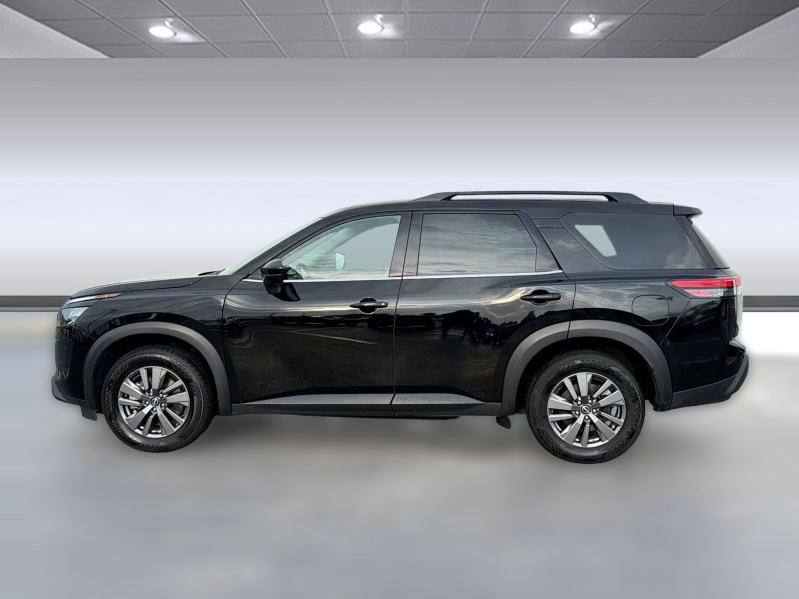 Used 2025 Nissan Pathfinder SV AWD/4WD image 2