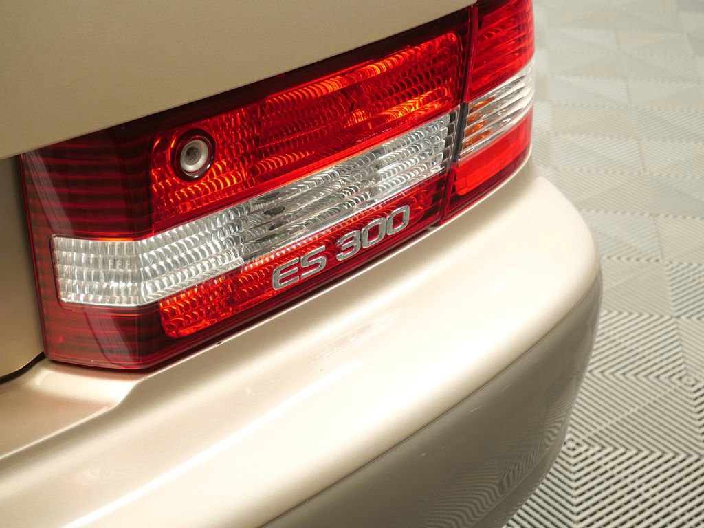 Used 2001 Lexus ES 330 FWD image 9