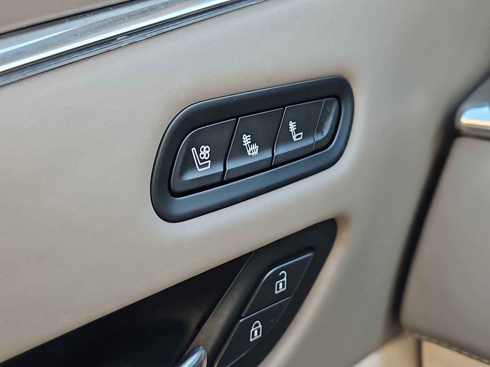 Used 2021 Cadillac Escalade Premium Luxury Platinum image 15