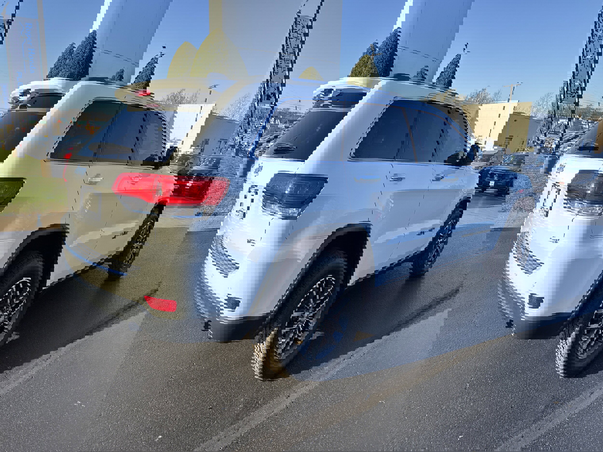 Used 2018 Jeep Grand Cherokee Limited image 4