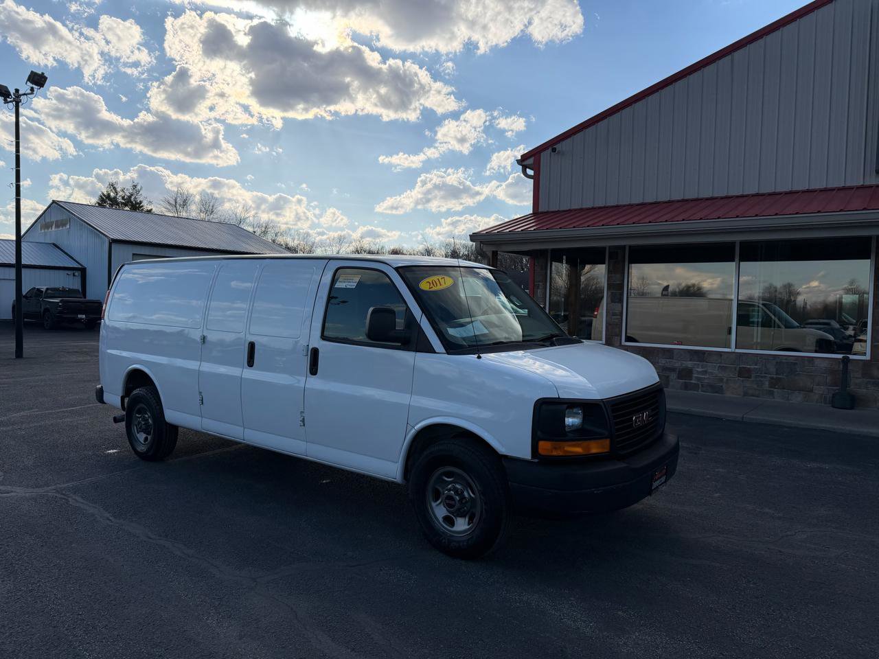 Used 2017 GMC Savana 2500 Extended image 2