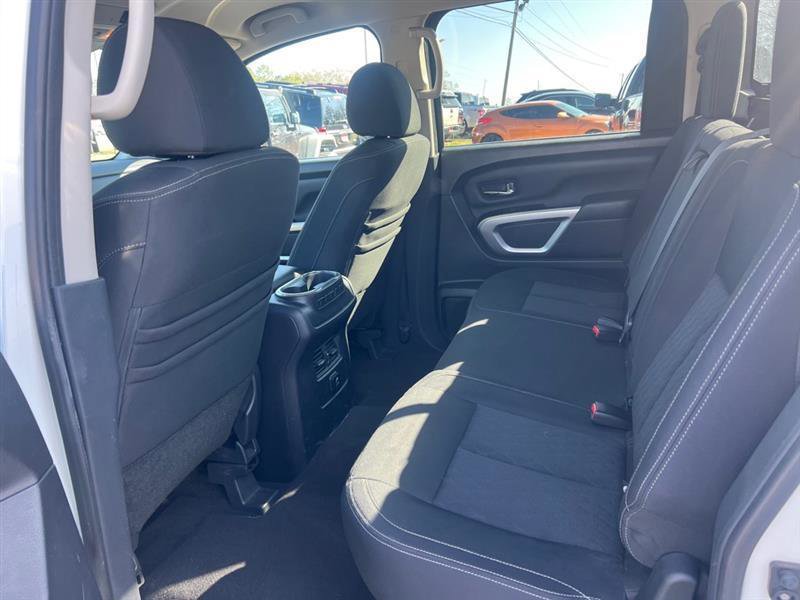 Used 2017 Nissan Titan SV image 5