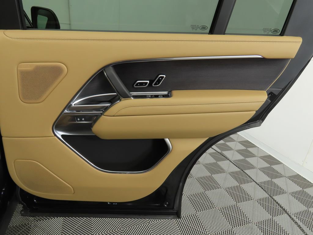 New 2026 Land Rover Range Rover Long Wheelbase SE image 27