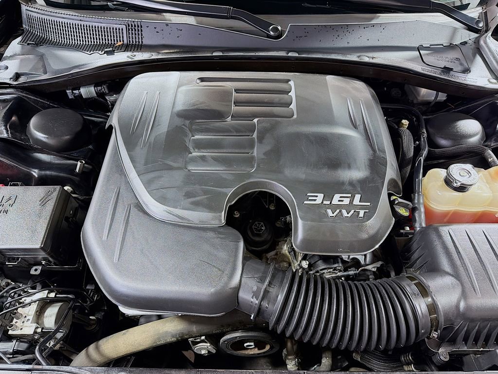 Used 2016 Chrysler 300 Limited image 33