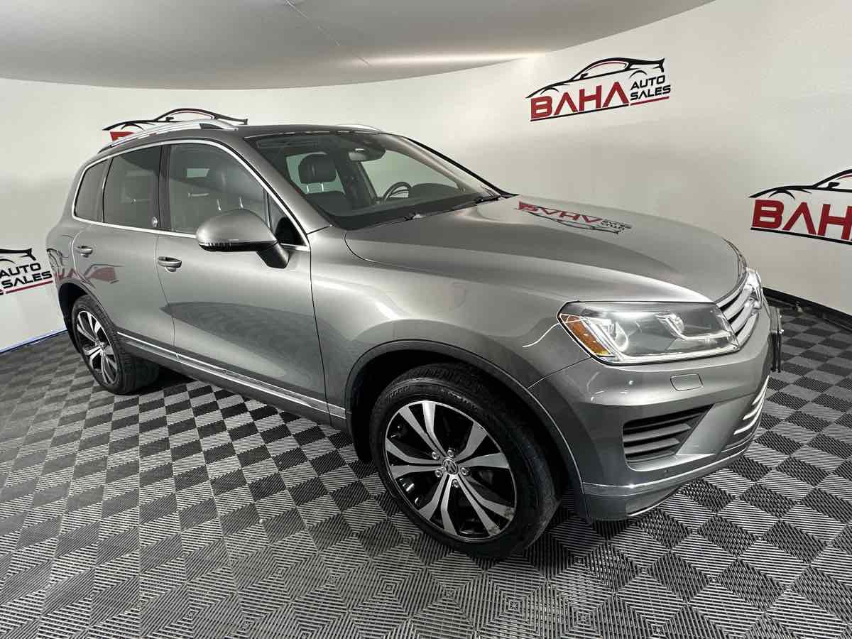 Used 2017 Volkswagen Touareg Wolfsburg Edition image 11