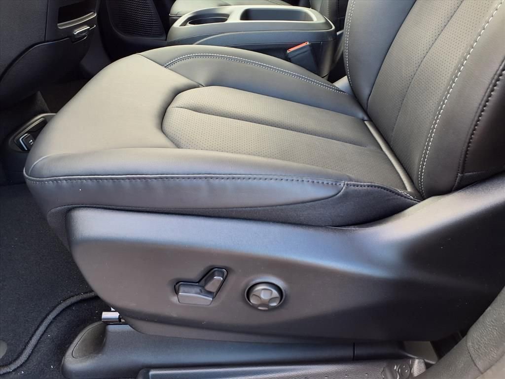 New 2026 Chrysler Pacifica Select w/ S Appearance Package AWD/4WD image 17