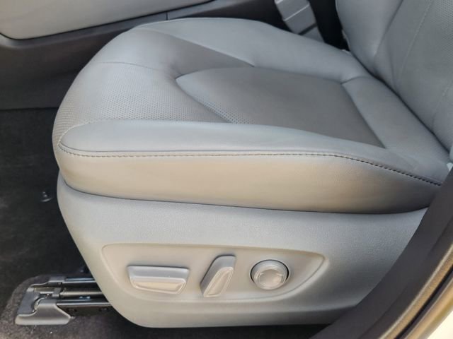 Used 2024 Toyota Highlander Limited image 17