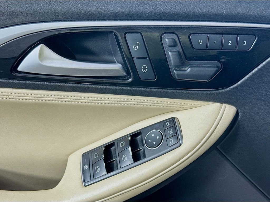 Used 2017 INFINITI QX30 image 19