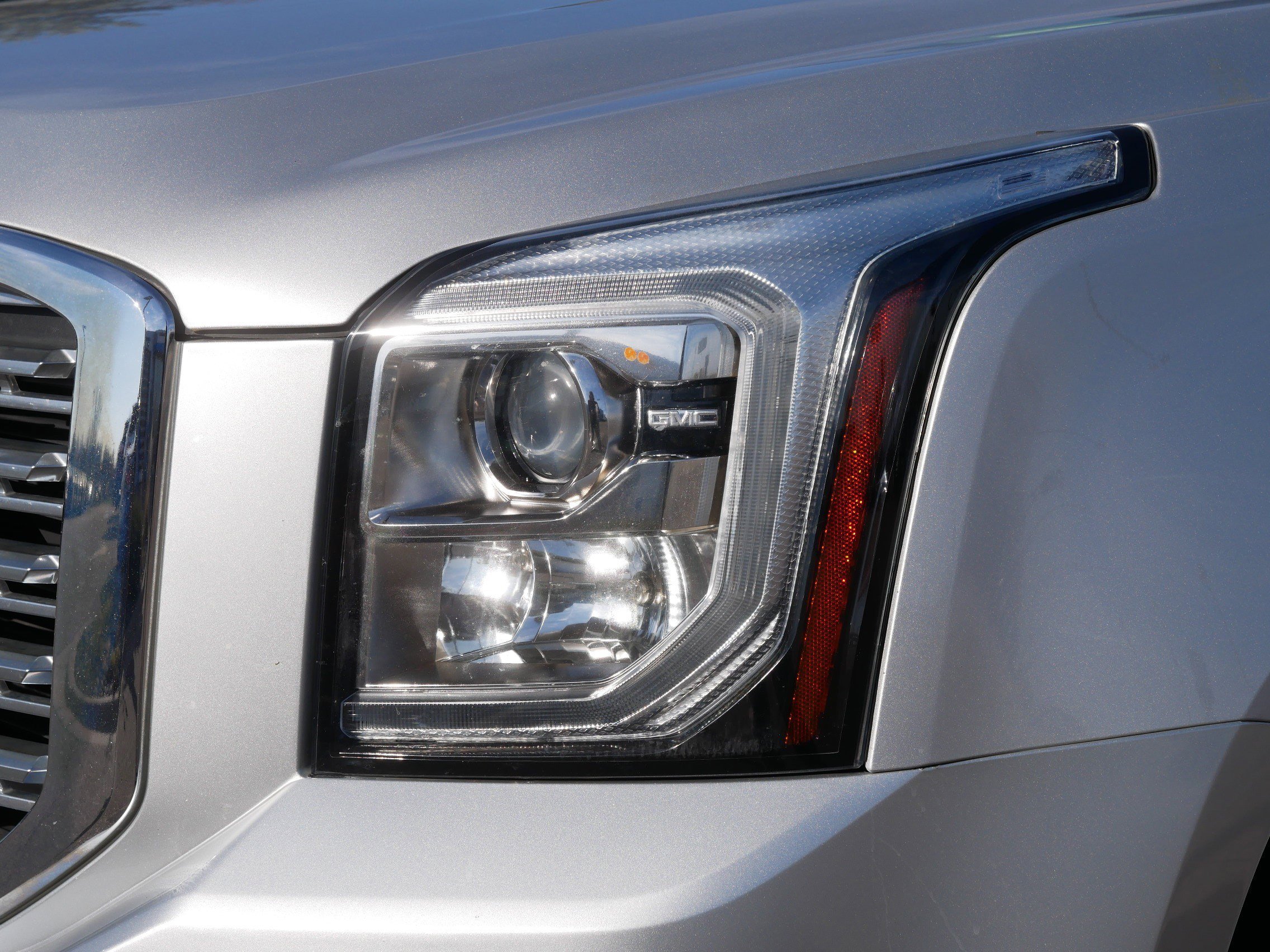 Used 2020 GMC Yukon Denali w/ Denali Premium Package image 16