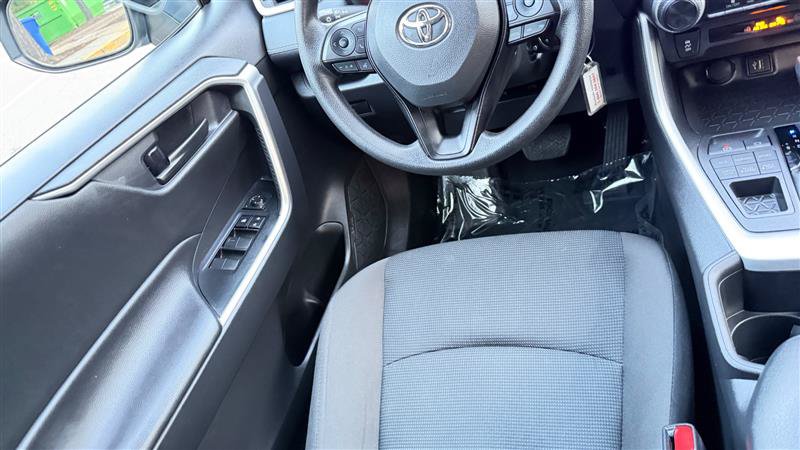 Used 2025 Toyota RAV4 LE AWD/4WD image 29