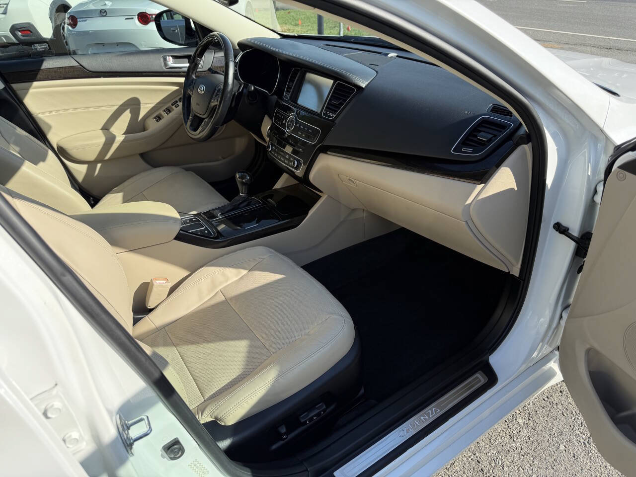 Used 2015 Kia Cadenza Premium w/ Luxury Package FWD image 13