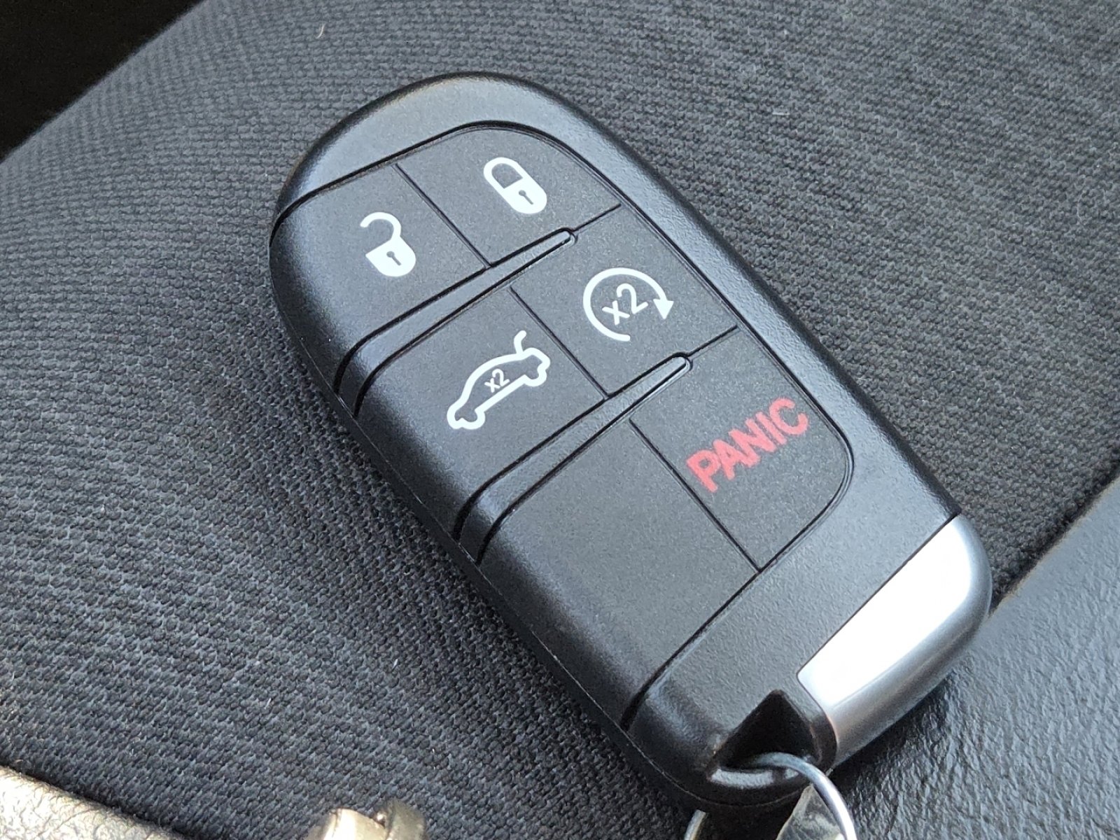 Used 2018 Jeep Cherokee Trailhawk w/ Cold Weather Group AWD/4WD image 34