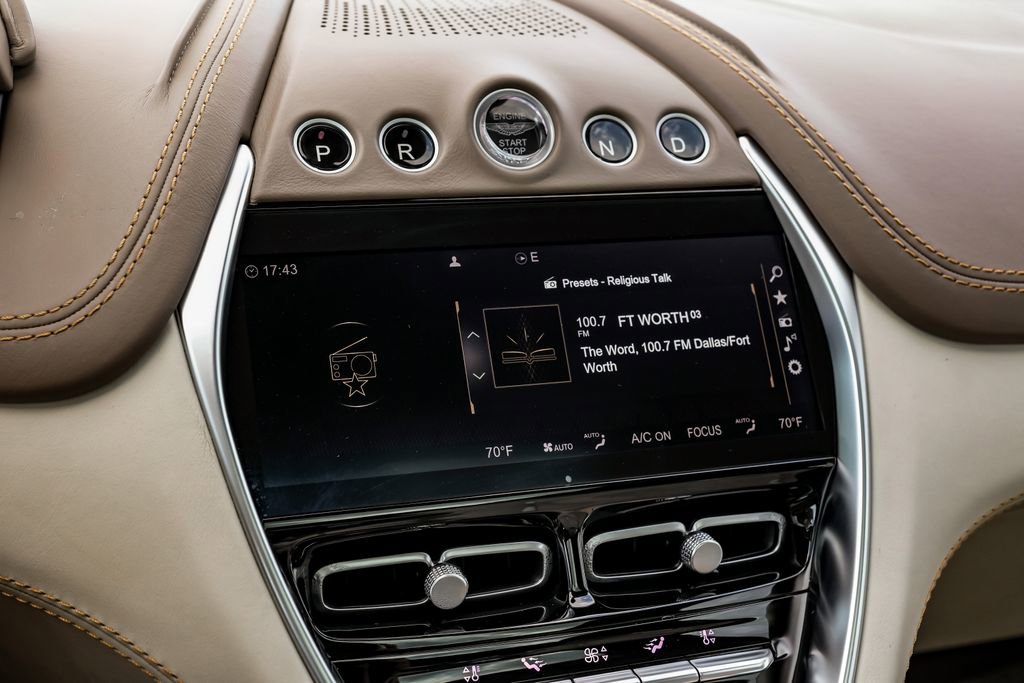 Used 2021 Aston Martin DBX image 33