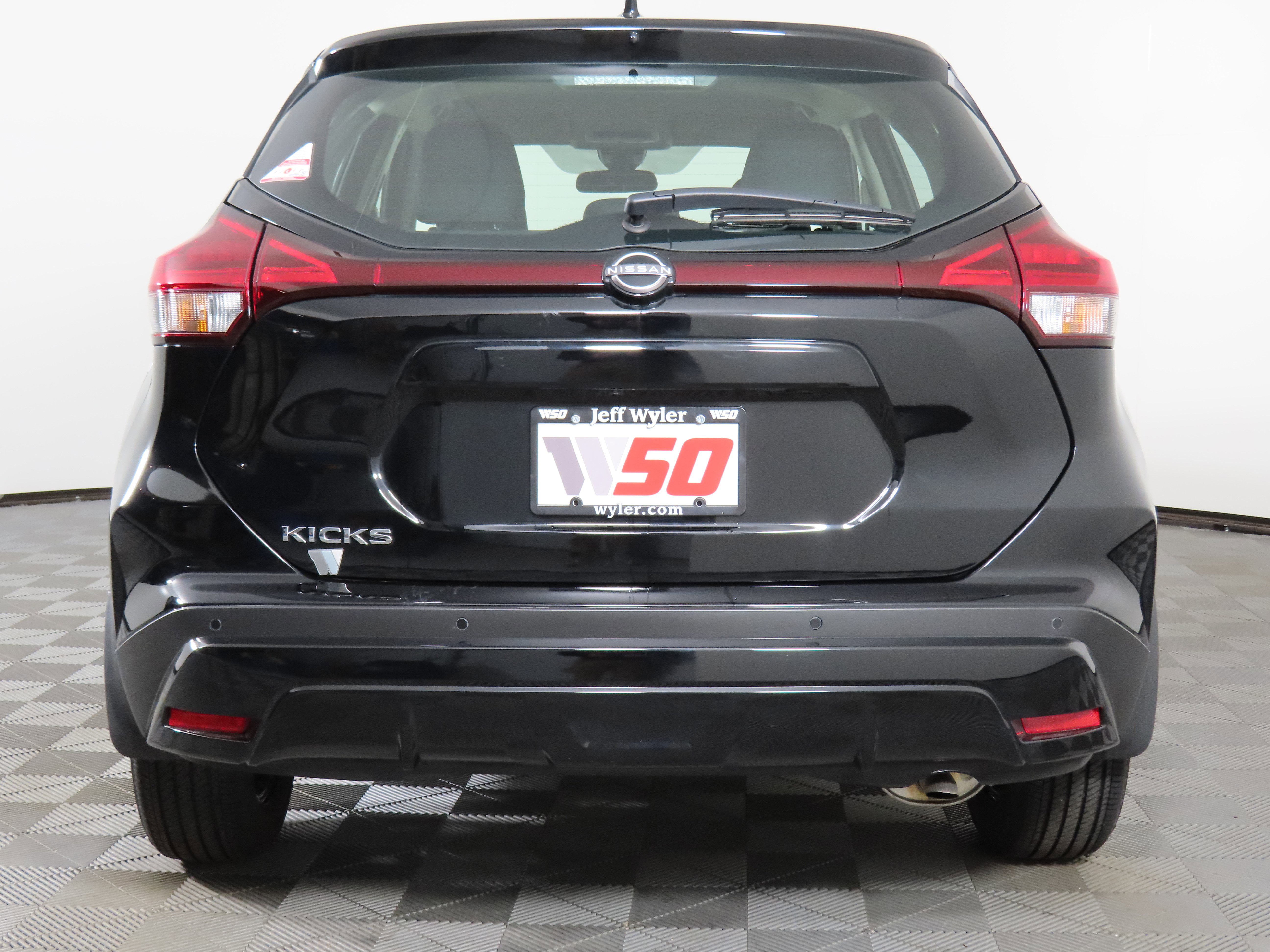 Certified 2025 Nissan Kicks Play S image 37