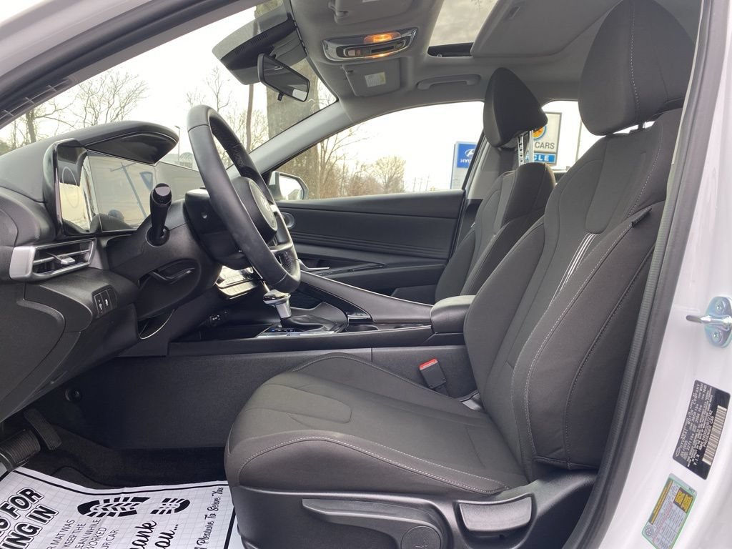 New 2025 Hyundai Elantra SEL FWD image 12